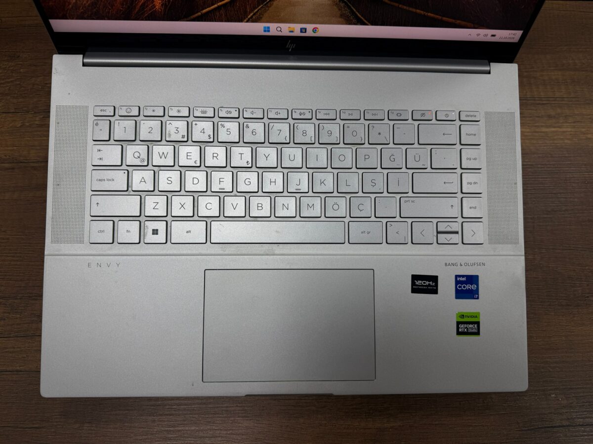HP Envy 16-H1004NT i7-13700H 16GB RAM 1TB SSD RTX4060 16" WQXGA 804Q7EA Notebook (İKİNCİ EL) - Görsel 2