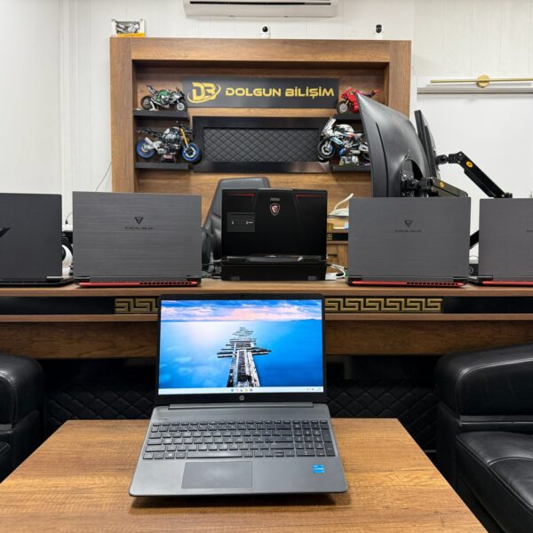 HP 15S-FQ2045NT 2N2N8EA Intel Core i3-1115G4 4GB RAM 256GB SSD UHD Graphics 15.6" Notebook (İKİNCİ EL)