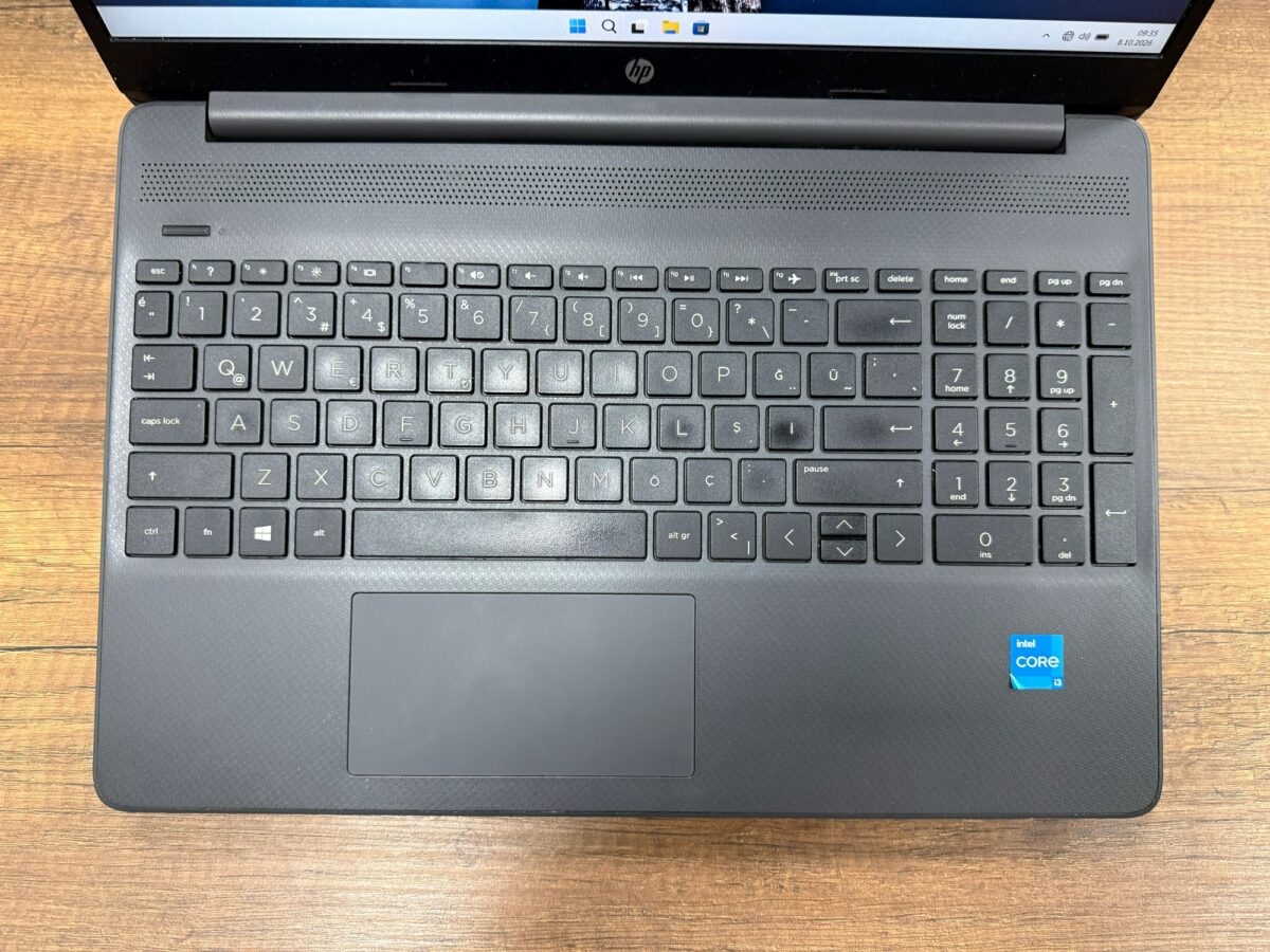 HP 15S-FQ2045NT 2N2N8EA Intel Core i3-1115G4 4GB RAM 256GB SSD UHD Graphics 15.6" Notebook (İKİNCİ EL) - Görsel 2