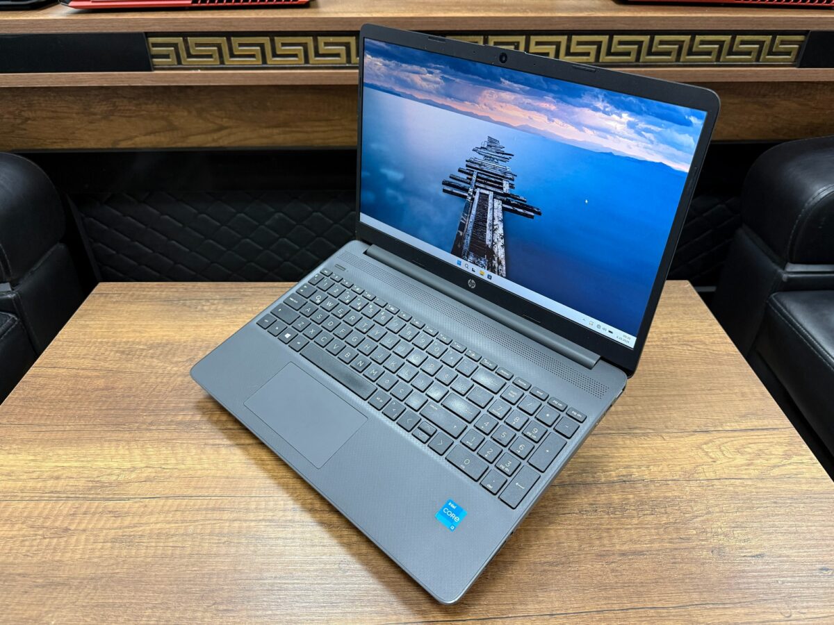 HP 15S-FQ2045NT 2N2N8EA Intel Core i3-1115G4 4GB RAM 256GB SSD UHD Graphics 15.6" Notebook (İKİNCİ EL) - Görsel 3