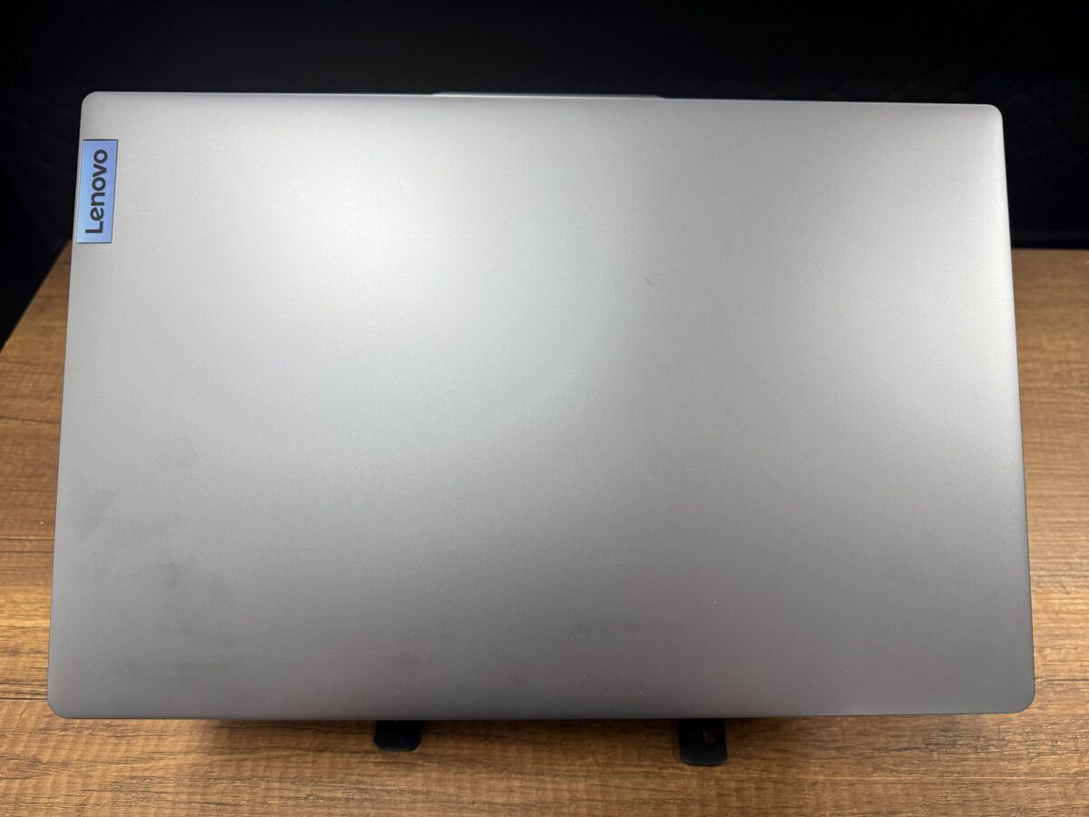Lenovo IdeaPad Slim 3 15AMN8 AMD Ryzen 5 40 8GB RAM 512GB SSD 15.6" FHD 82XQ0112TX Notebook (İKİNCİ EL) - Görsel 4