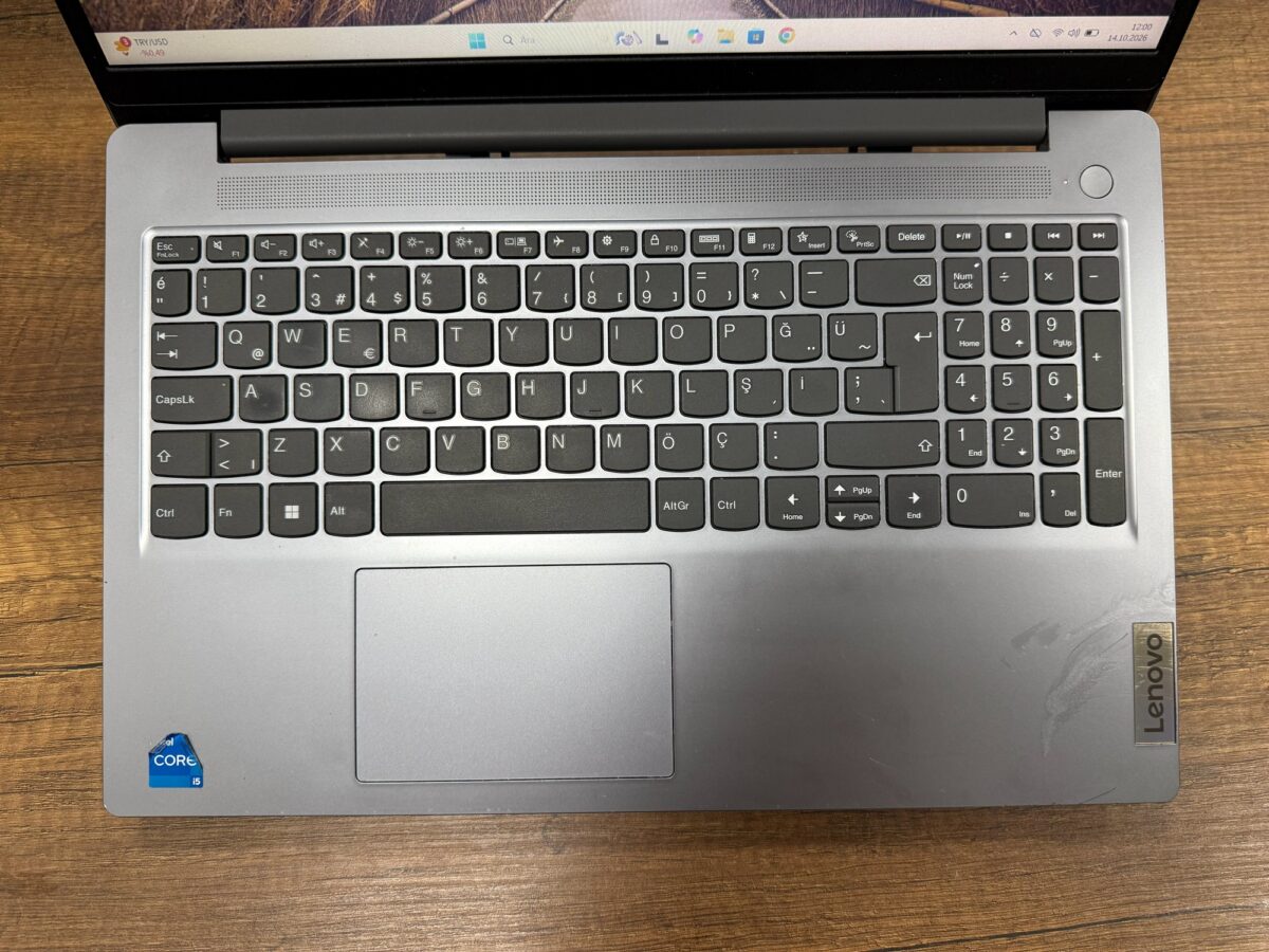 Lenovo IdeaPad Slim 3 15IAH8 i5-12450H 8GB RAM 256GB SSD 15.6" FHD 83ER001ETR Notebook (İKİNCİ EL) - Görsel 2