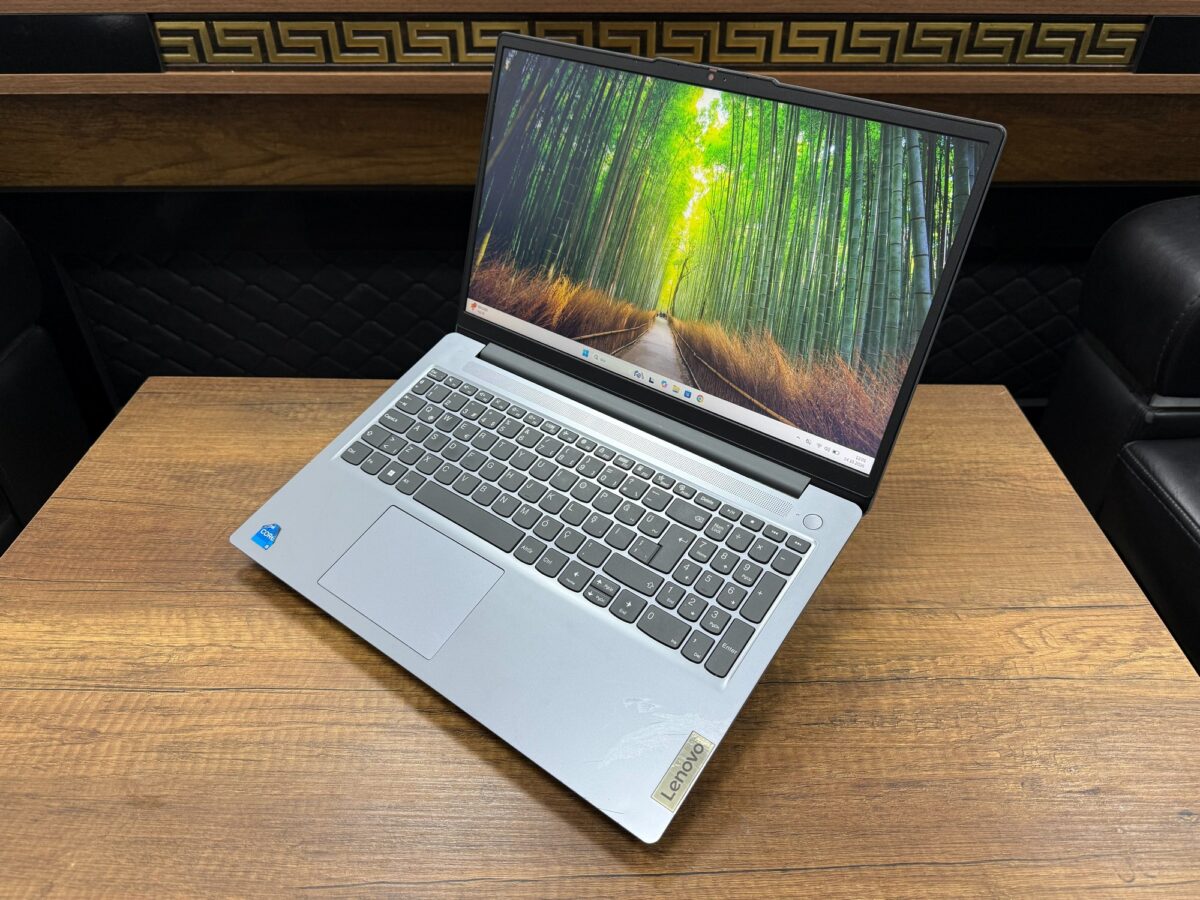 Lenovo IdeaPad Slim 3 15IAH8 i5-12450H 8GB RAM 256GB SSD 15.6" FHD 83ER001ETR Notebook (İKİNCİ EL) - Görsel 3