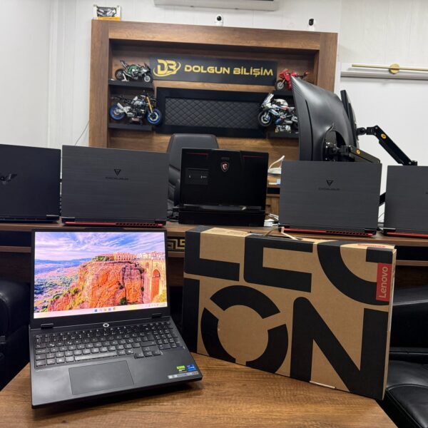 Lenovo Legion 5 15IRX10 i7 13650HX 24GB RAM 1TB SSD RTX5070 15.1" OLED 83LY00CHTR Gaming Notebook (İKİNCİ EL)