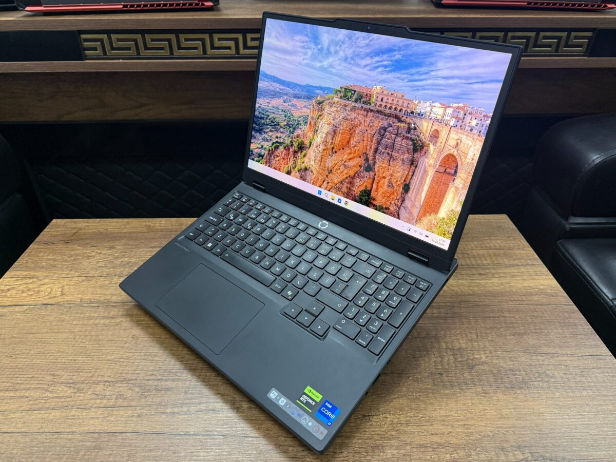 Lenovo Legion 5 15IRX10 i7 13650HX 24GB RAM 1TB SSD RTX5070 15.1" OLED 83LY00CHTR Gaming Notebook (İKİNCİ EL) - Görsel 3