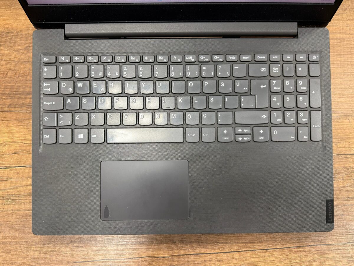 Lenovo V15-ADA 82C7001HTX AMD Ryzen 5 3500U 8GB RAM 120GB SSD 15.6" Notebook (İKİNCİ EL) - Görsel 2
