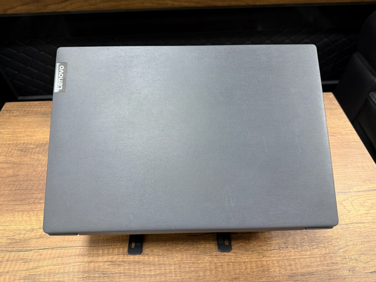 Lenovo V15-ADA 82C7001HTX AMD Ryzen 5 3500U 8GB RAM 120GB SSD 15.6" Notebook (İKİNCİ EL) - Görsel 4