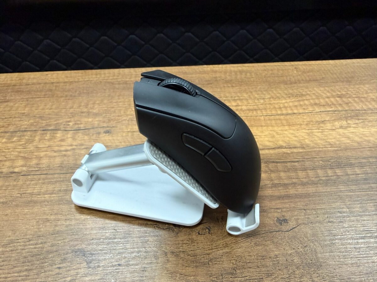 Razer DeathAdder V3 Pro RZ01-04630100-R3G1 Siyah Optik Kablolu/Kablosuz Oyuncu Mouse (İKİNCİ EL) - Görsel 4