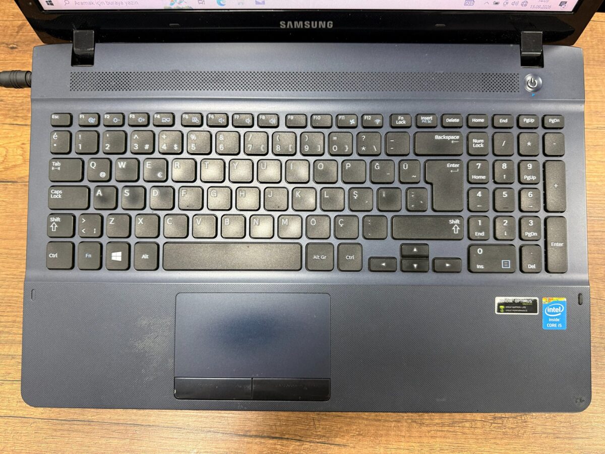 Samsung NP350E7C-S01TR İ5-3230M 8GB 128GB HD4000 17.3" Notebook (İKİNCİ EL) - Görsel 2