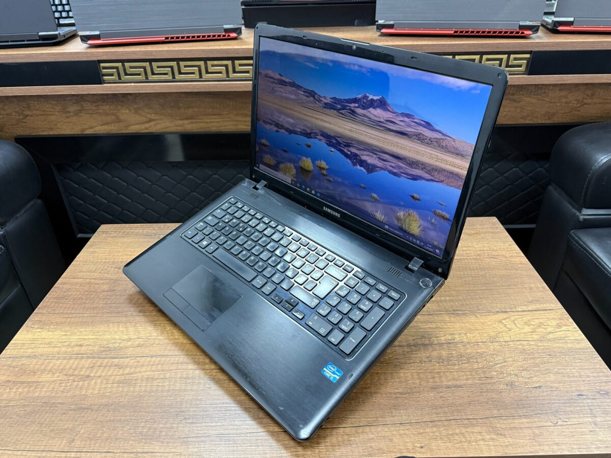 Samsung NP270E5E-X01TR i5-4200U 8GB 128GB GT710M 15.6" Notebook (İKİNCİ EL) - Görsel 3