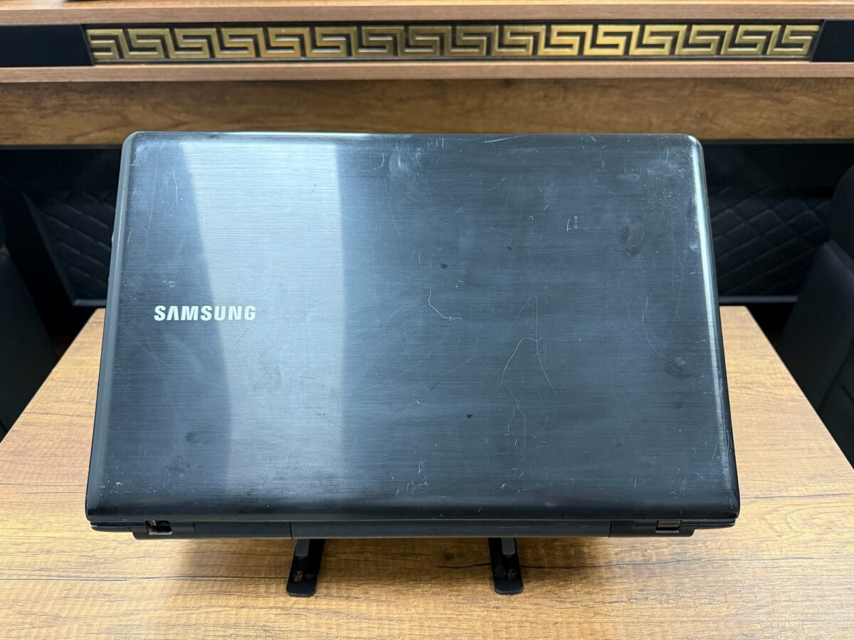 Samsung NP270E5E-X01TR i5-4200U 8GB 128GB GT710M 15.6" Notebook (İKİNCİ EL) - Görsel 4