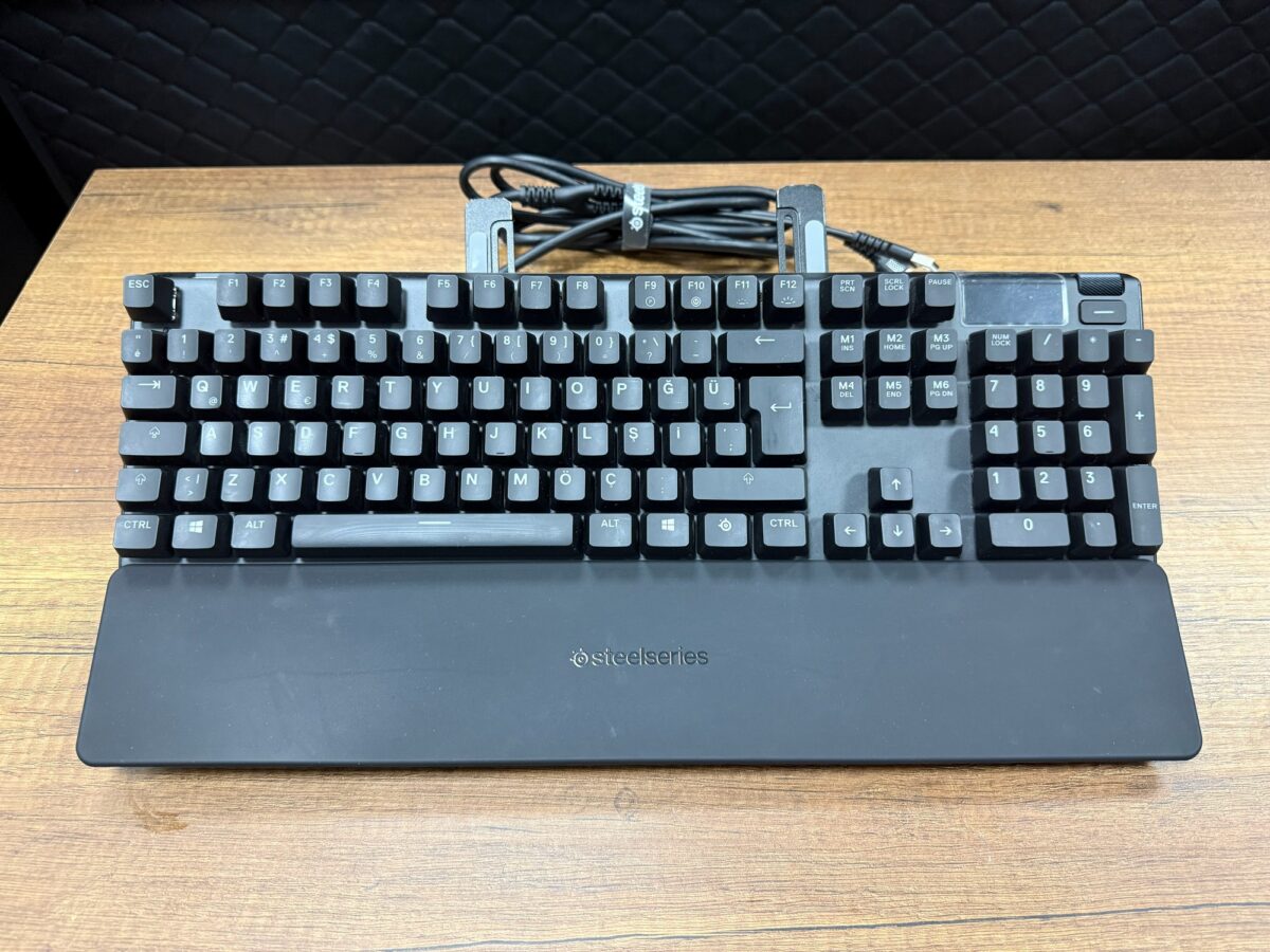 SteelSeries Apex 7 RGB Red Switch Kablolu Mekanik Oyuncu Klavyesi (İKİNCİ EL) - Görsel 2