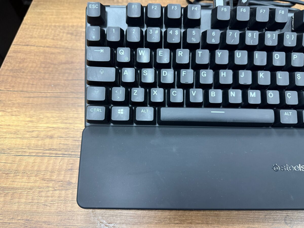 SteelSeries Apex 7 RGB Red Switch Kablolu Mekanik Oyuncu Klavyesi (İKİNCİ EL) - Görsel 3